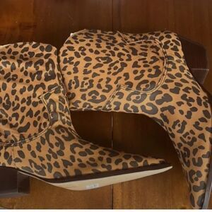 New Schutz Tessie Mid Heeled Bootie in Nubuck Animal Print size 6